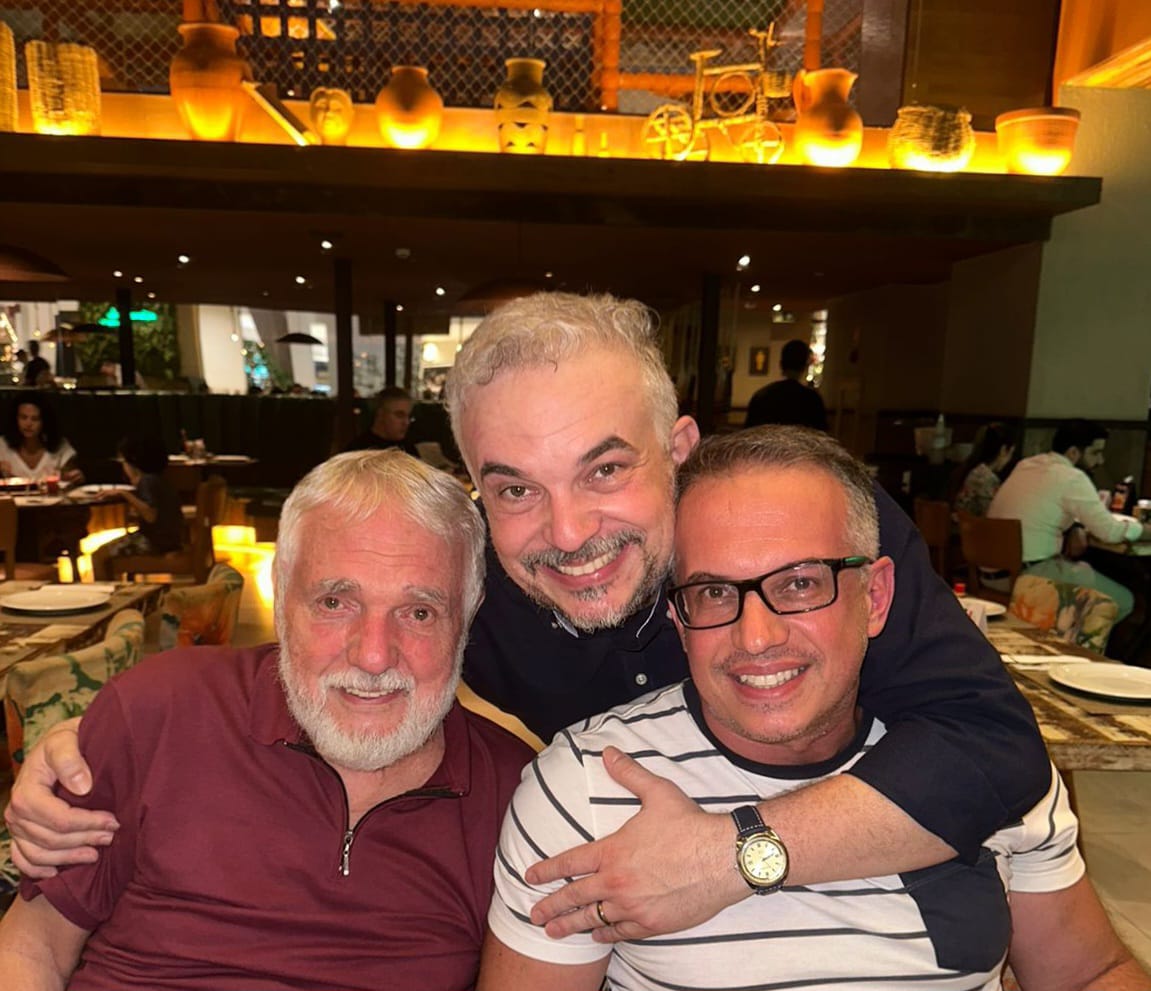 Her\'s Taurant - Estórias de Mestre Azamba